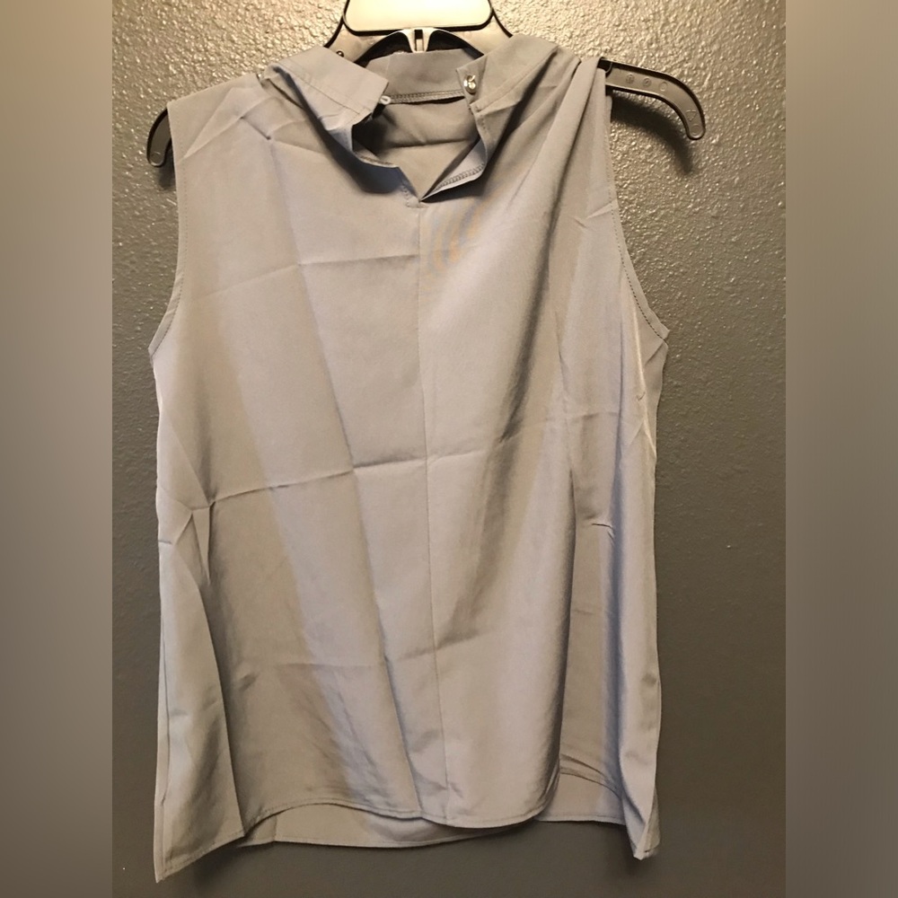 Sleeveless Mock Neck Top in Light Gray